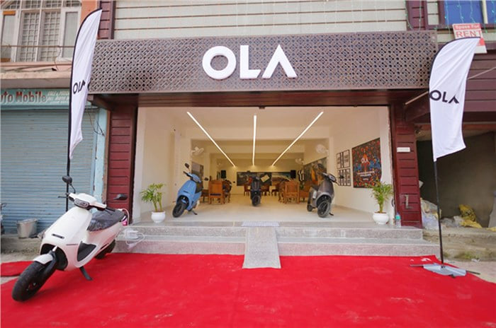 Electric scooter, bike sales cross one lakh units as subsides are renewed Ather 450X on road price, TVS iQube, Bajaj Chetak July 2024 sales